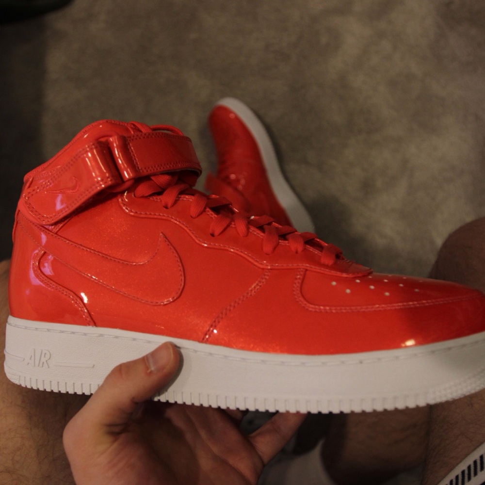 Nike Air Force 1 ‘07 Mid LV8 UV Siren Red